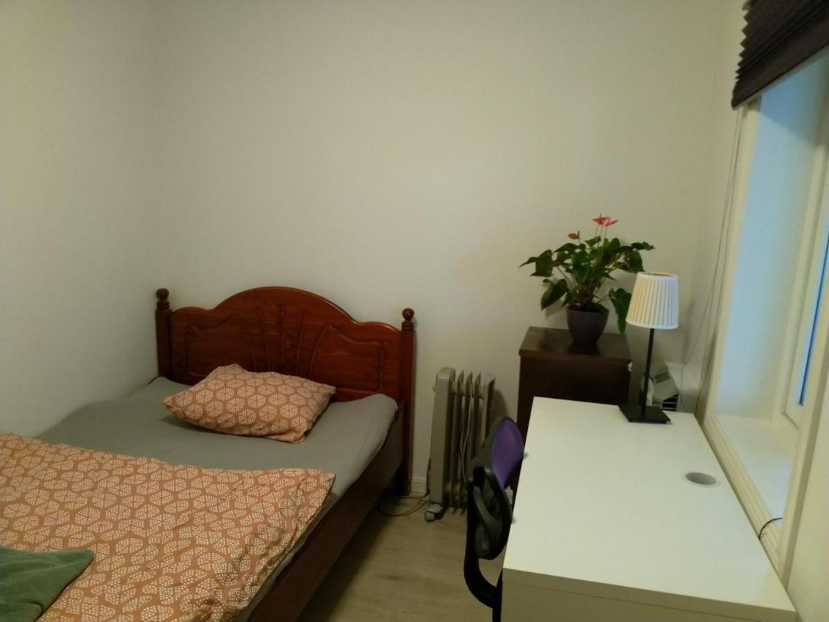 Renovated Semi- Basement 2 Bedrooms Furnished Apartment - Close To Everything In Moss Ngoại thất bức ảnh