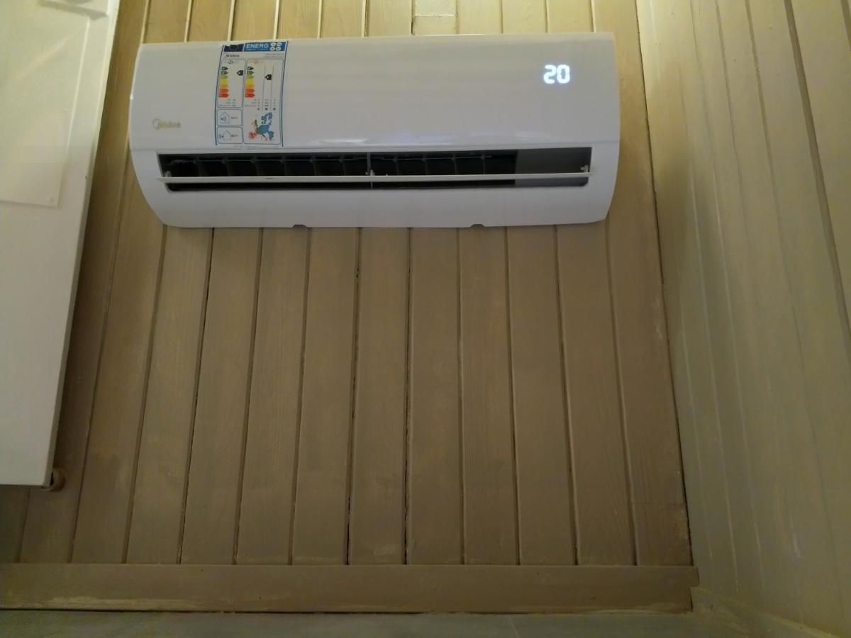Renovated Semi- Basement 2 Bedrooms Furnished Apartment - Close To Everything In Moss Ngoại thất bức ảnh