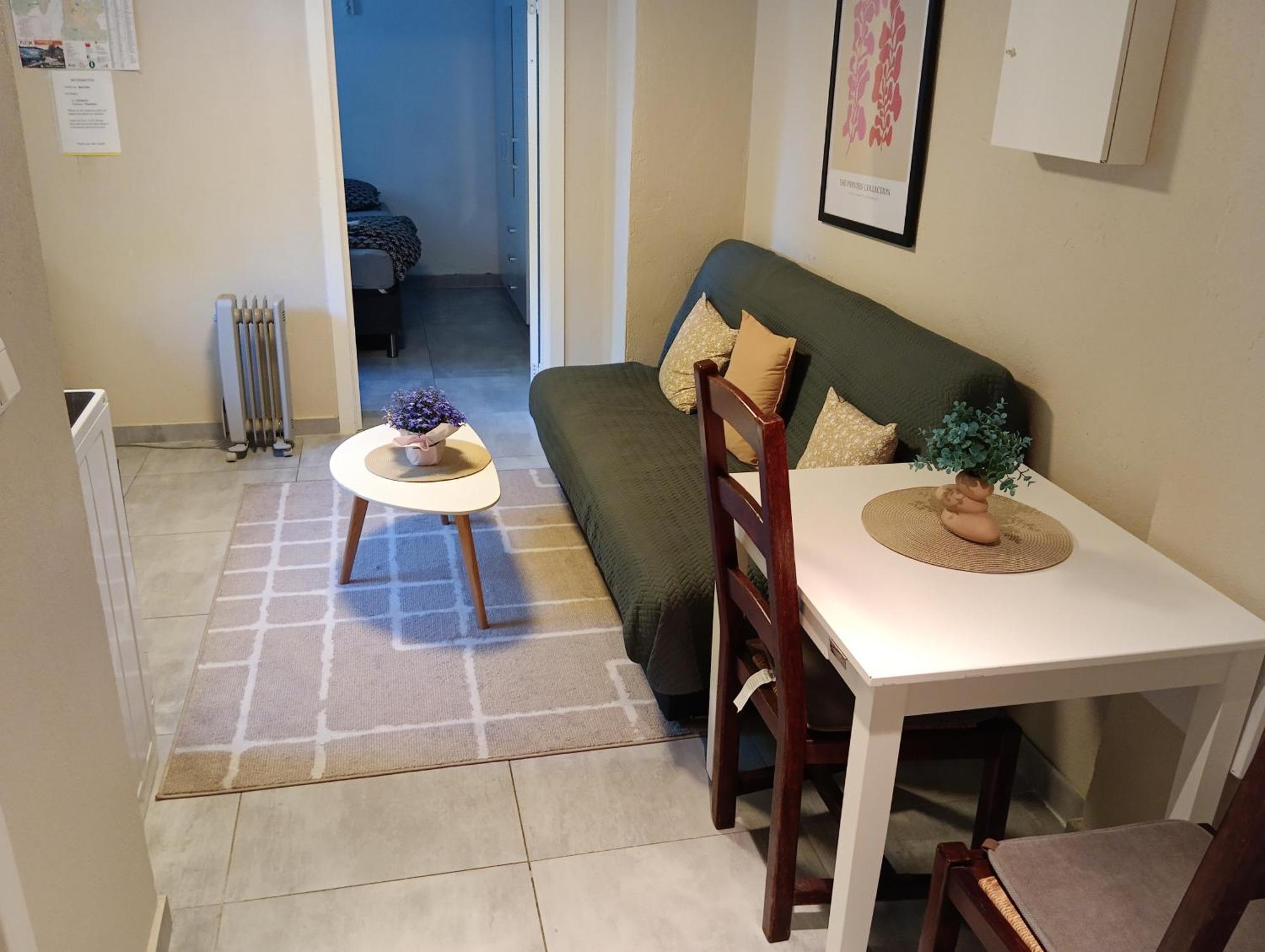 Renovated Semi- Basement 2 Bedrooms Furnished Apartment - Close To Everything In Moss Ngoại thất bức ảnh